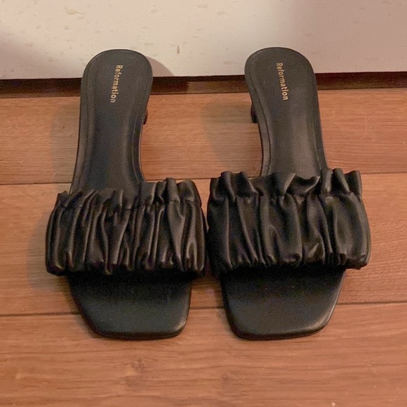 Reformation Shereen Ruched Block Heel Mules Black Size 6 - Picture 5 of 7